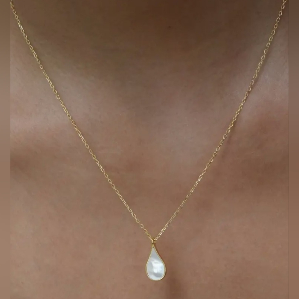 Elongated Mother-of-Pearl Teardrop Pendant NecklaceArgento Vivo Sterling